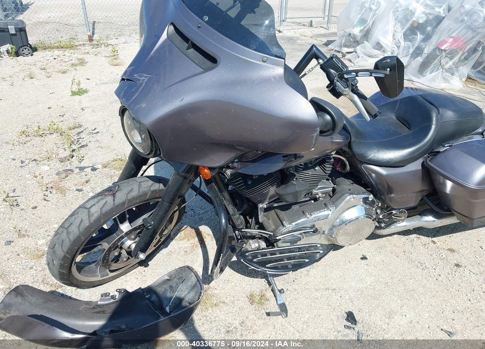 2015 HARLEY-DAVIDSON FLHX STREET GLIDE VIN: 1HD1KBM12FB701051