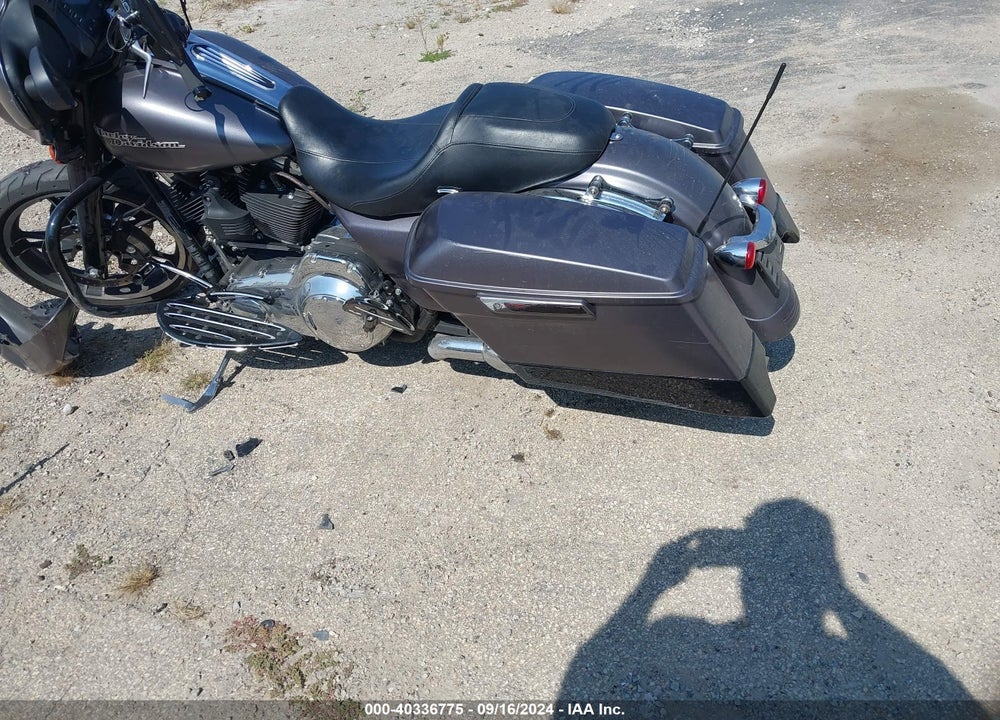 2015 HARLEY-DAVIDSON FLHX STREET GLIDE VIN: 1HD1KBM12FB701051