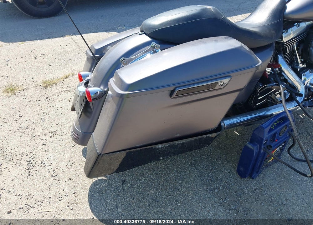 2015 HARLEY-DAVIDSON FLHX STREET GLIDE VIN: 1HD1KBM12FB701051