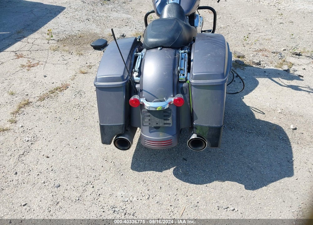 2015 HARLEY-DAVIDSON FLHX STREET GLIDE VIN: 1HD1KBM12FB701051