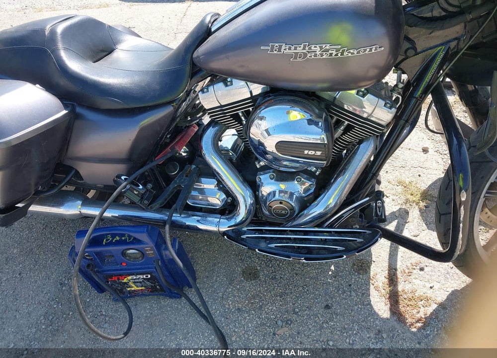 2015 HARLEY-DAVIDSON FLHX STREET GLIDE VIN: 1HD1KBM12FB701051