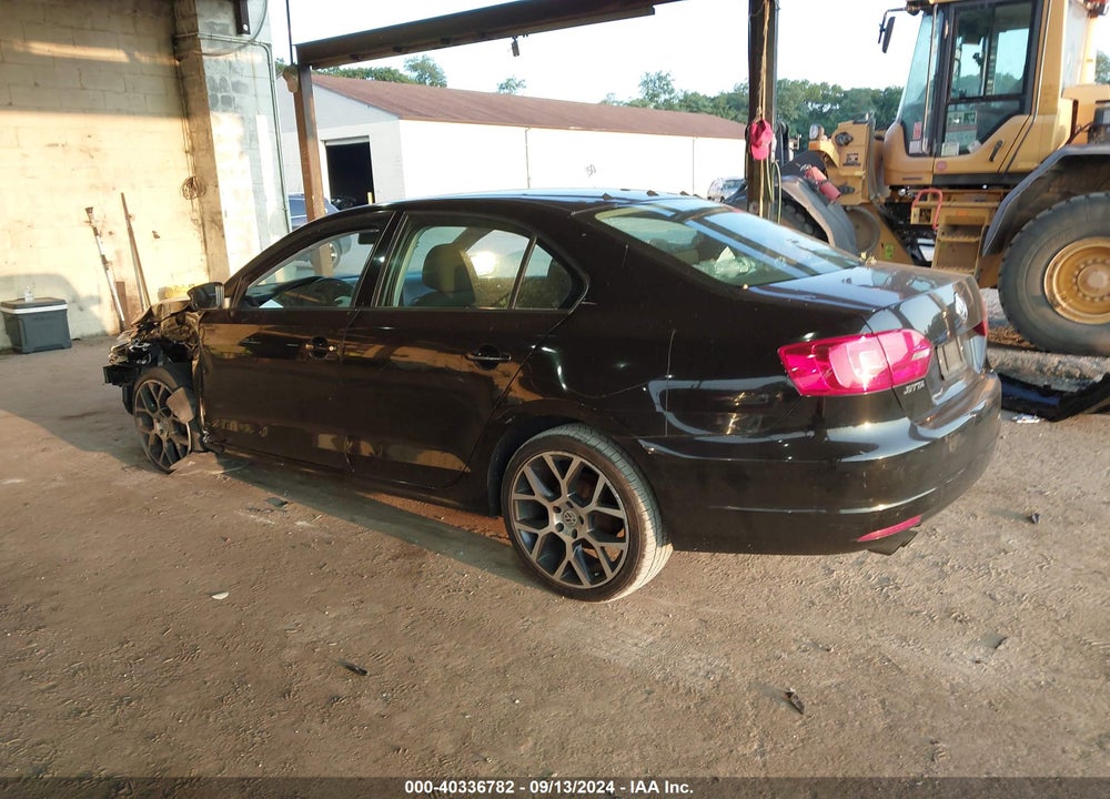 2011 VOLKSWAGEN JETTA 2.0L S VIN: 3VW2K7AJXBM377483