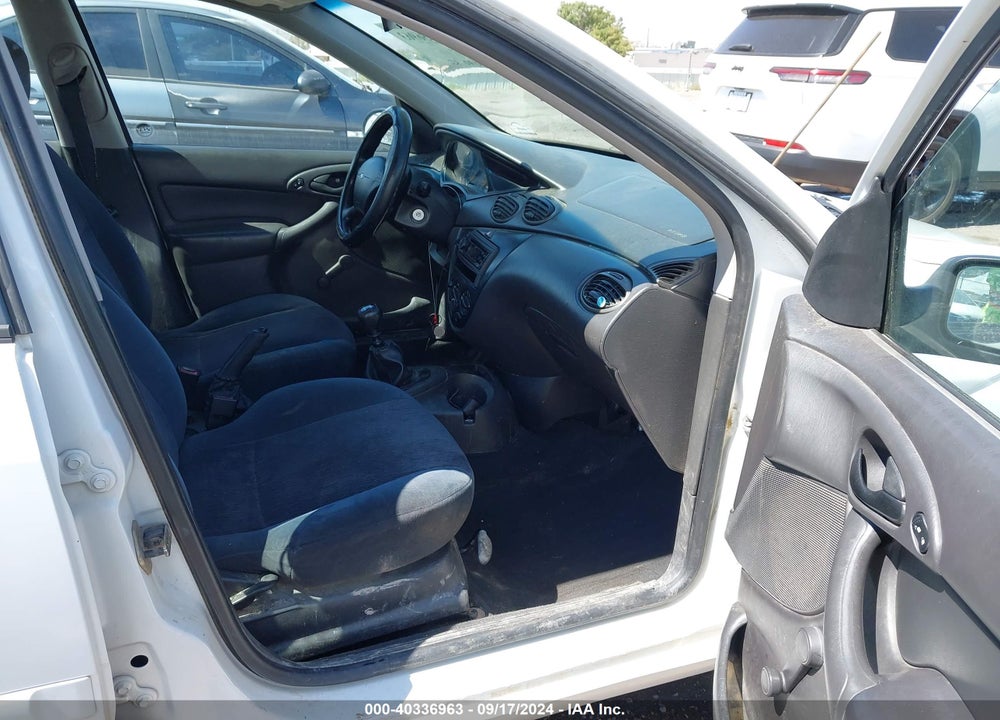 2000 FORD FOCUS SE VIN: 1FAFP3437YW382294