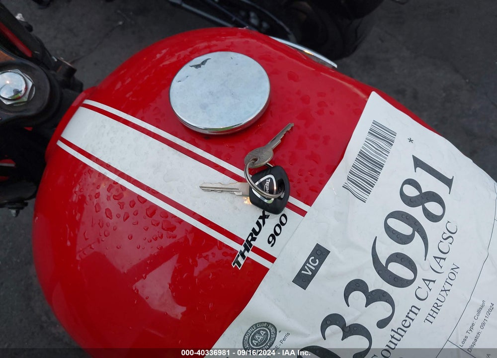 2011 TRIUMPH MOTORCYCLE THRUXTON 900 VIN: SMT920K12BT456432