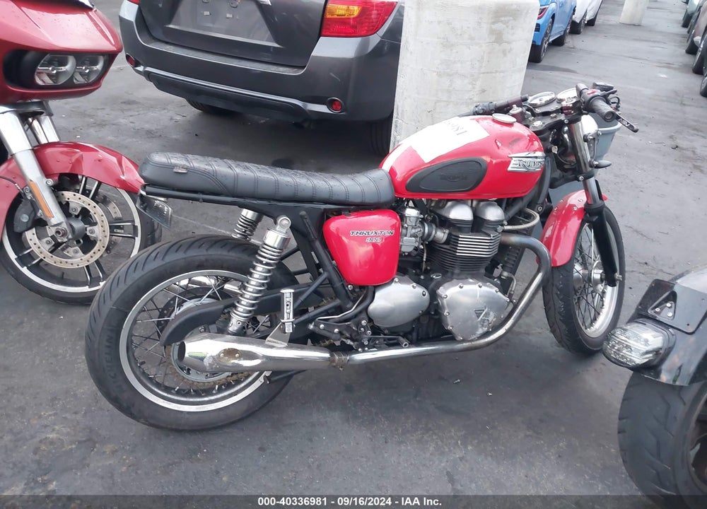 2011 TRIUMPH MOTORCYCLE THRUXTON 900 VIN: SMT920K12BT456432