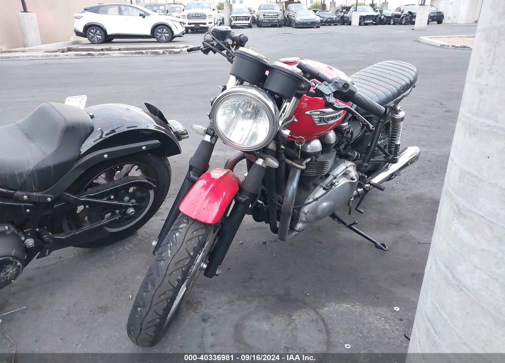 2011 TRIUMPH MOTORCYCLE THRUXTON 900 VIN: SMT920K12BT456432