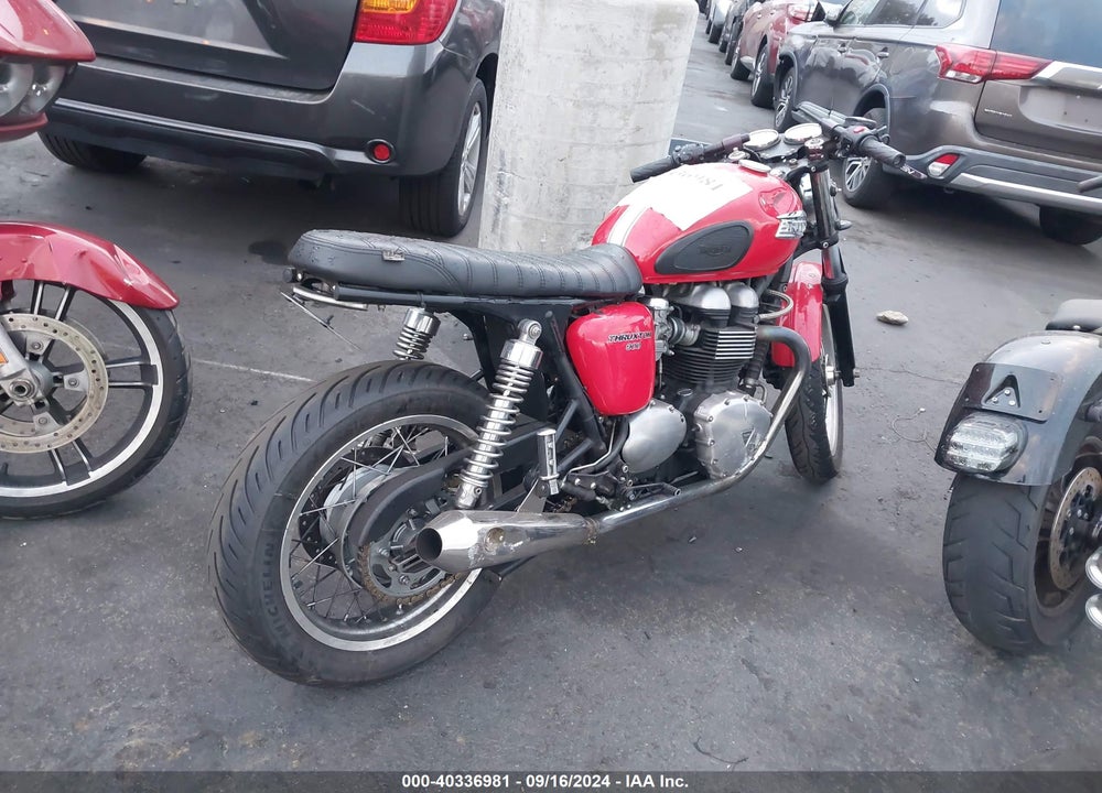 2011 TRIUMPH MOTORCYCLE THRUXTON 900 VIN: SMT920K12BT456432