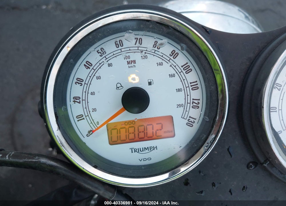 2011 TRIUMPH MOTORCYCLE THRUXTON 900 VIN: SMT920K12BT456432