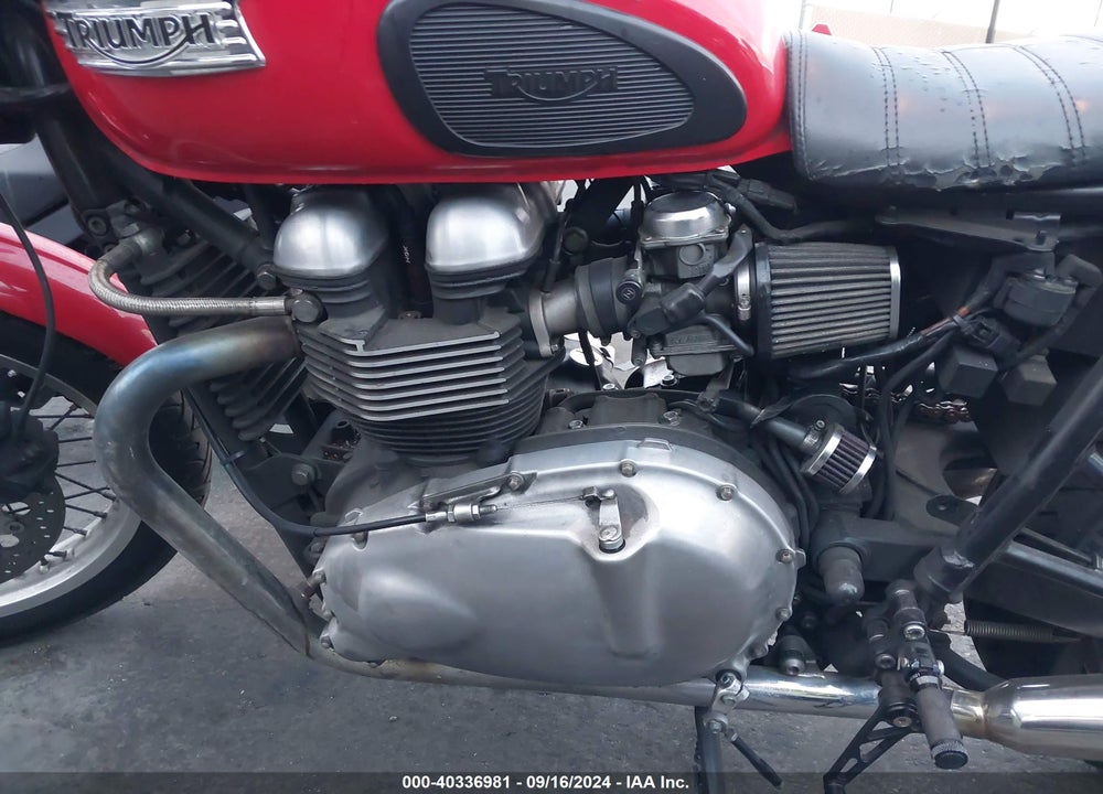 2011 TRIUMPH MOTORCYCLE THRUXTON 900 VIN: SMT920K12BT456432
