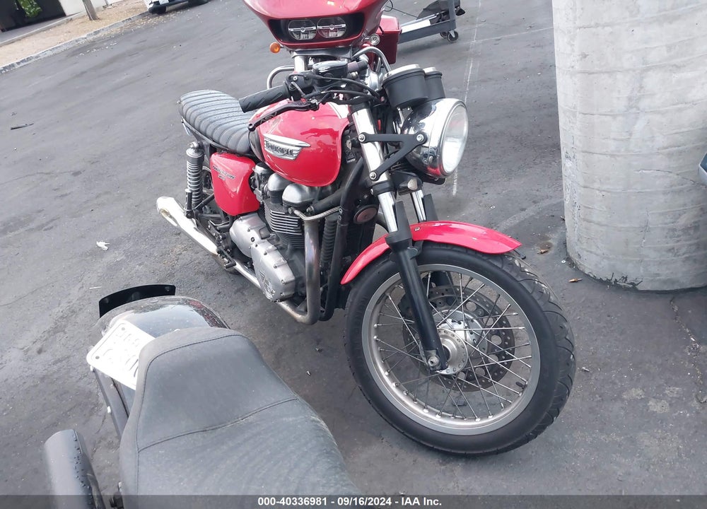 2011 TRIUMPH MOTORCYCLE THRUXTON 900 VIN: SMT920K12BT456432