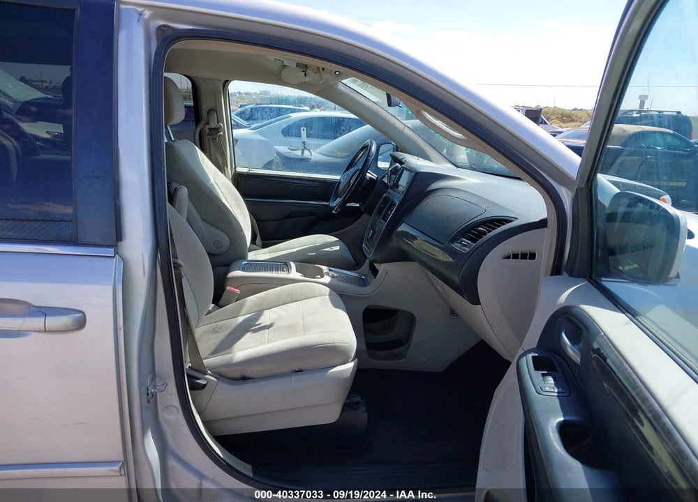 2011 DODGE GRAND CARAVAN CREW VIN: 2D4RN5DG5BR688862
