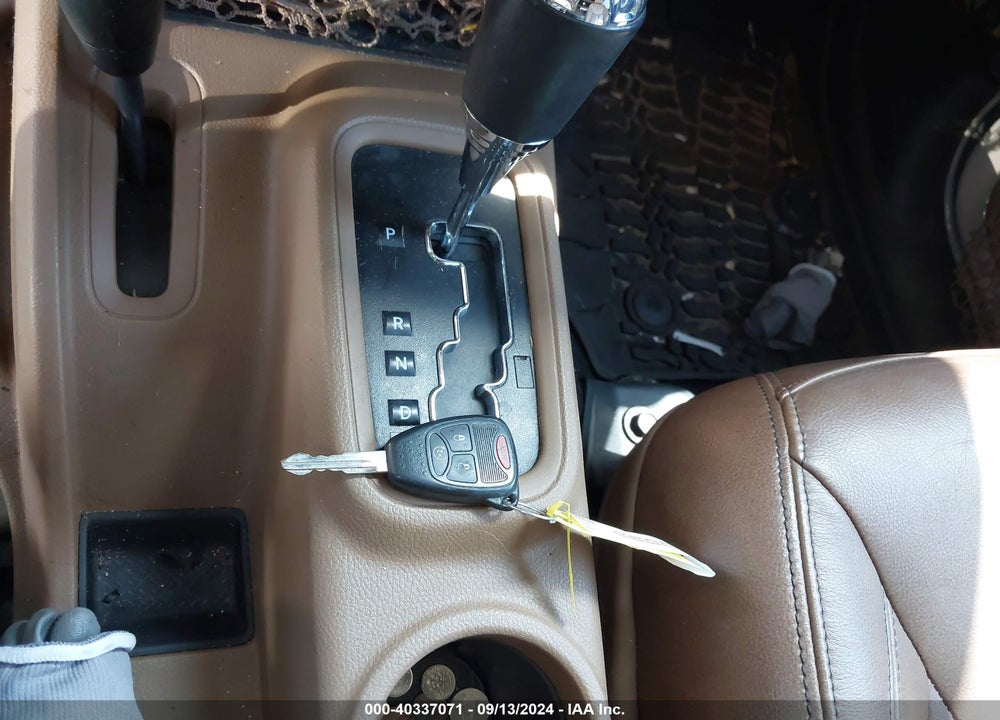 2016 JEEP WRANGLER UNLIMITED SAHARA VIN: 1C4HJWEG0GL289575