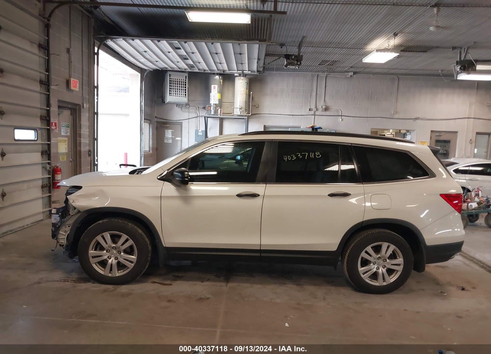 2017 HONDA PILOT LX VIN: 5FNYF5H18HB038584