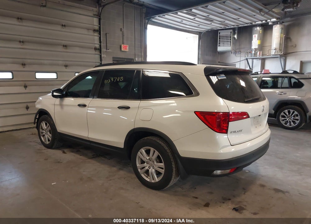 2017 HONDA PILOT LX VIN: 5FNYF5H18HB038584