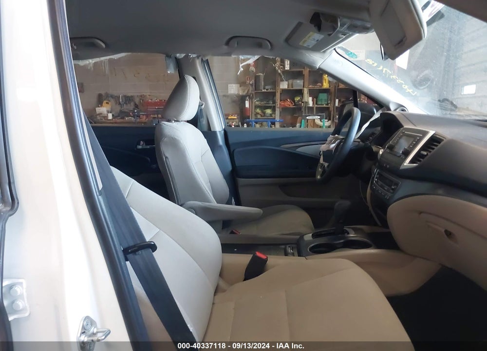 2017 HONDA PILOT LX VIN: 5FNYF5H18HB038584