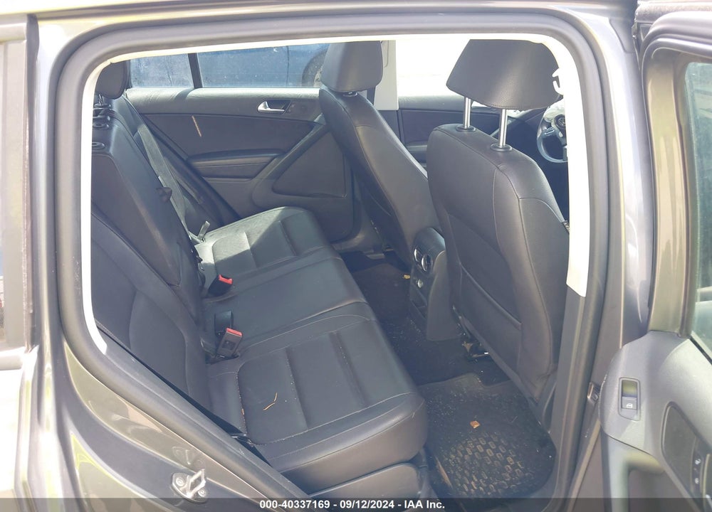 2016 VOLKSWAGEN TIGUAN S VIN: WVGAV7AXXGW558239