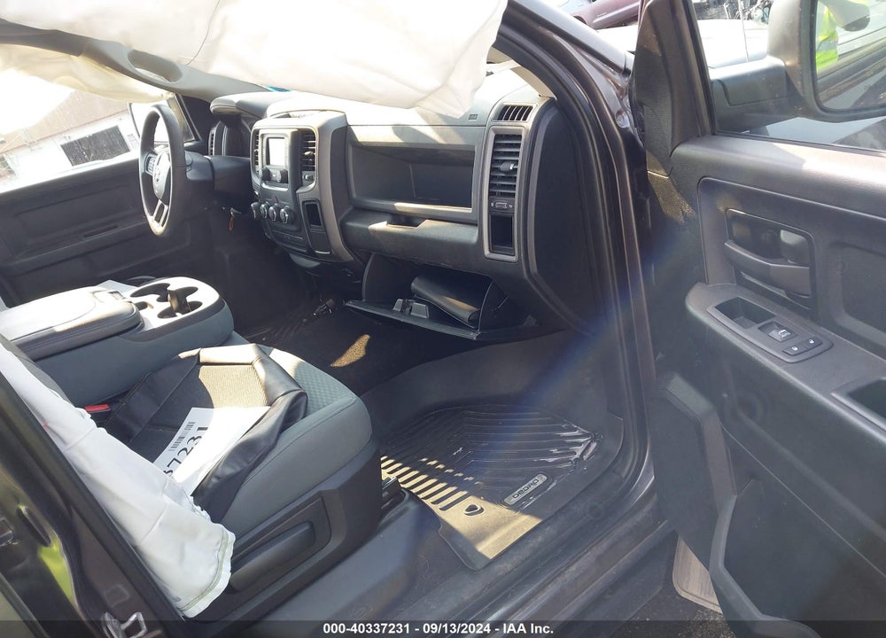 2019 RAM 1500 CLASSIC EXPRESS QUAD CAB 4X4 6'4 BOX VIN: 1C6RR7FT9KS517643