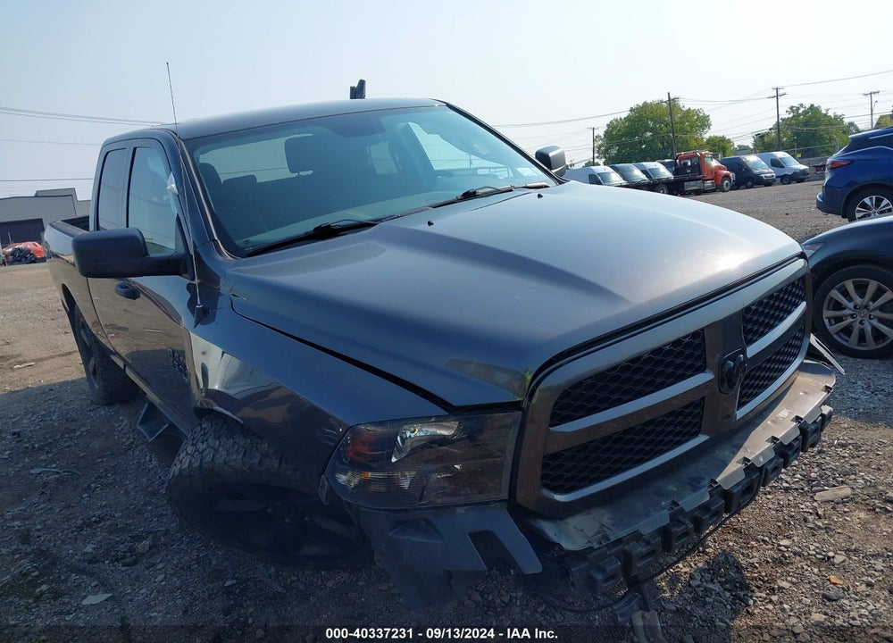 2019 RAM 1500 CLASSIC EXPRESS QUAD CAB 4X4 6'4 BOX VIN: 1C6RR7FT9KS517643