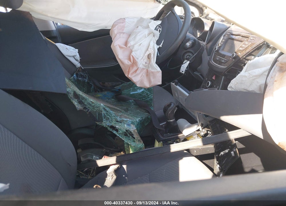 2014 HYUNDAI ELANTRA SE VIN: 5NPDH4AE1EH488915