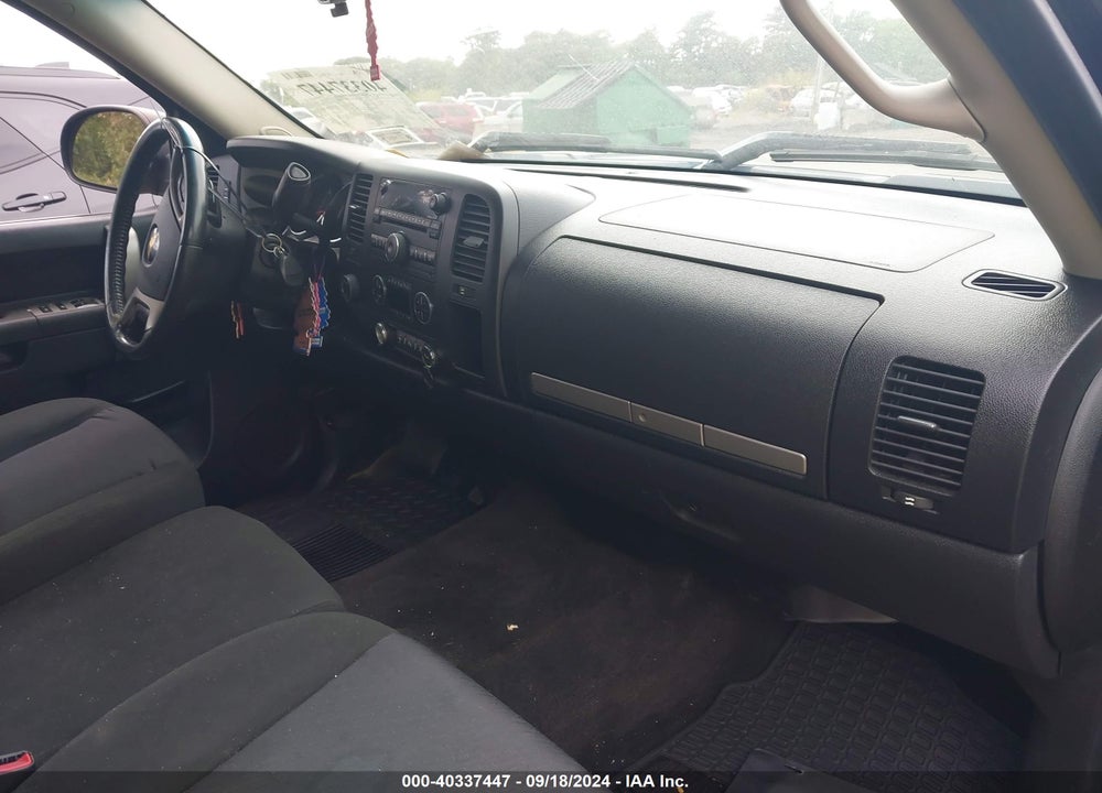 2011 CHEVROLET SILVERADO 1500 LT VIN: 3GCPKSE37BG194175