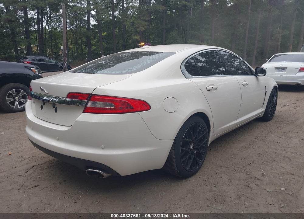 2010 JAGUAR XF PREMIUM VIN: SAJWA0GB1ALR52196