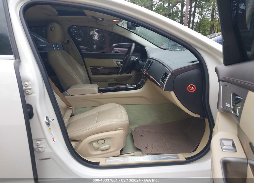 2010 JAGUAR XF PREMIUM VIN: SAJWA0GB1ALR52196