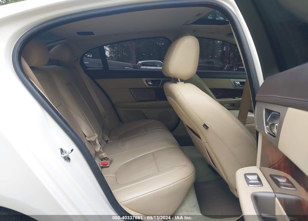2010 JAGUAR XF PREMIUM VIN: SAJWA0GB1ALR52196