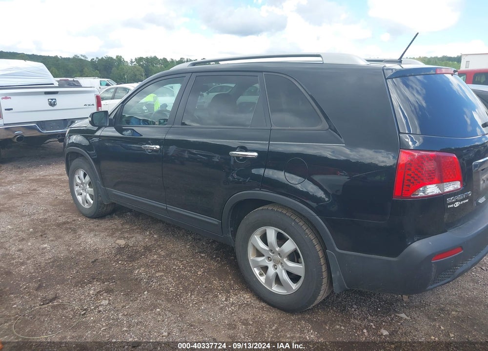 2013 KIA SORENTO LX VIN: 5XYKT3A66DG323697