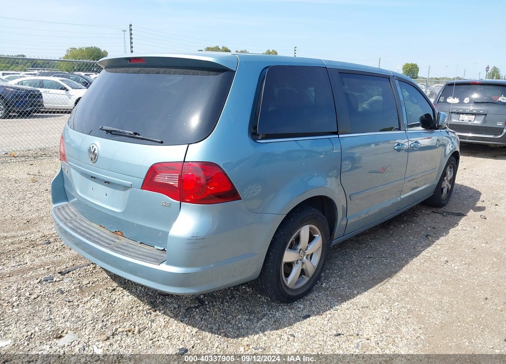 2010 VOLKSWAGEN ROUTAN SE VIN: 2V4RW3D17AR348420