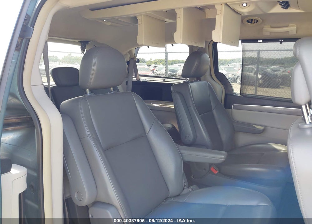 2010 VOLKSWAGEN ROUTAN SE VIN: 2V4RW3D17AR348420
