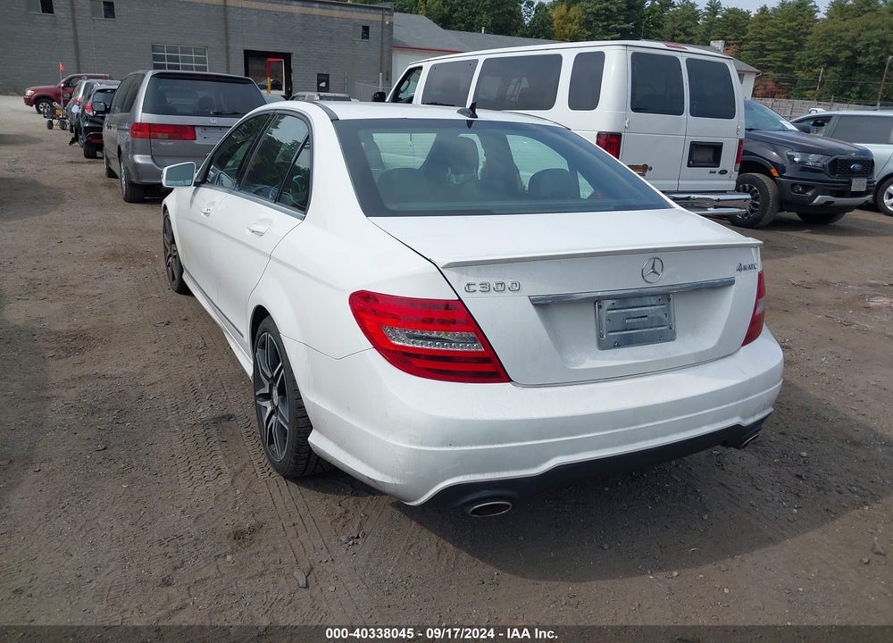 2013 MERCEDES-BENZ C 300 LUXURY 4MATIC/SPORT 4MATIC VIN: WDDGF8AB7DR251763