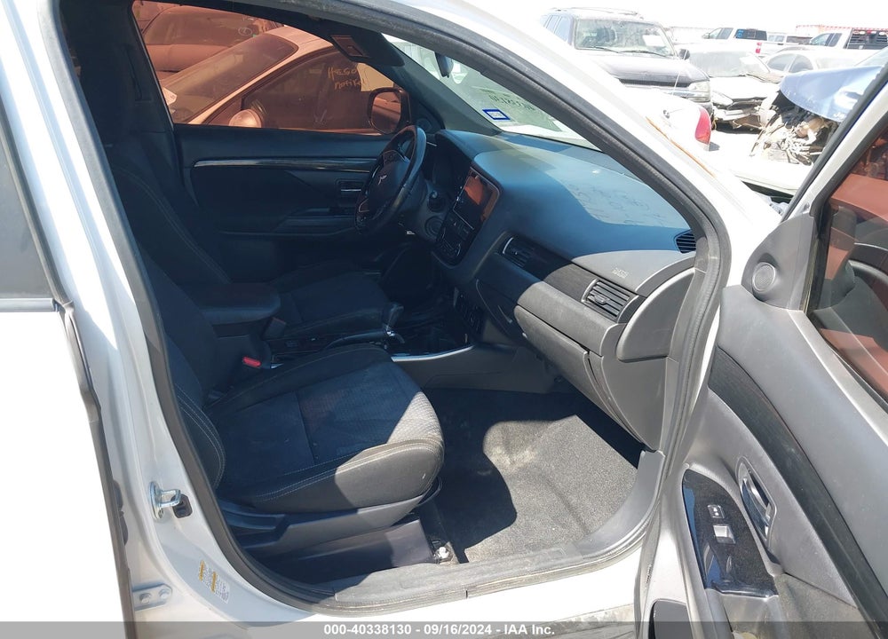2018 MITSUBISHI OUTLANDER LE VIN: JA4AD3A34JZ030712