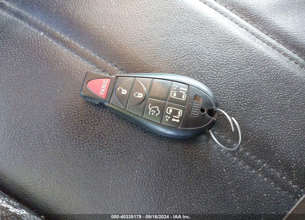 2014 CHRYSLER TOWN & COUNTRY TOURING VIN: 2C4RC1BG8ER207781