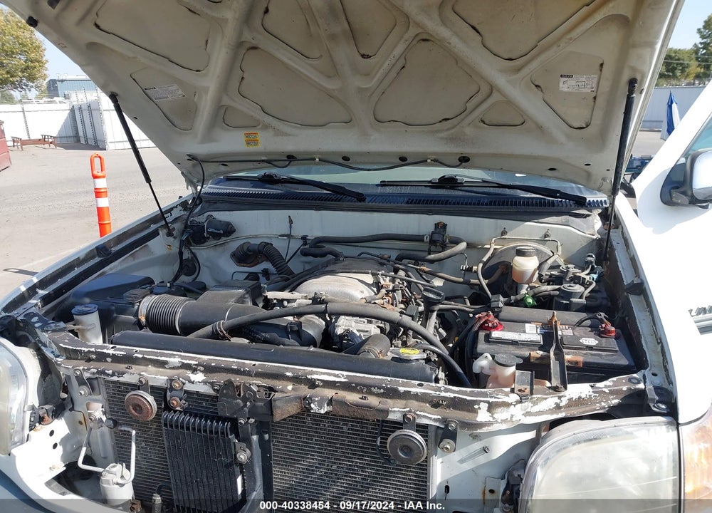 2000 TOYOTA TUNDRA SR5 V8 VIN: 5TBBT4411YS066777