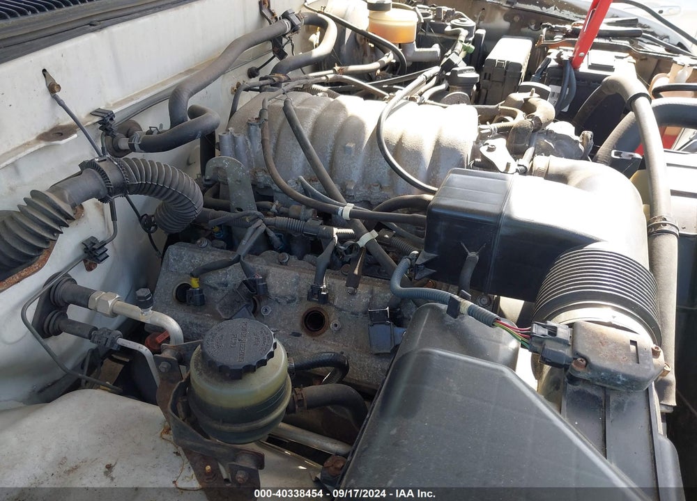 2000 TOYOTA TUNDRA SR5 V8 VIN: 5TBBT4411YS066777