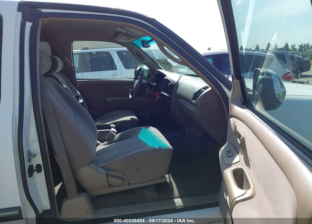 2000 TOYOTA TUNDRA SR5 V8 VIN: 5TBBT4411YS066777