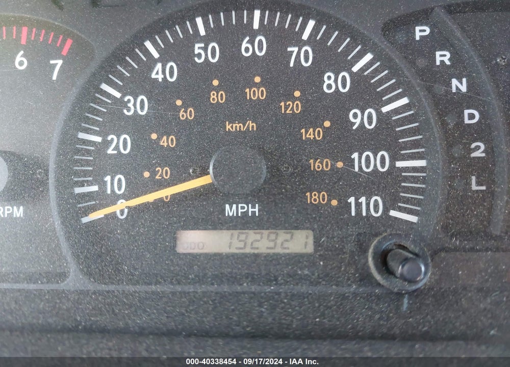 2000 TOYOTA TUNDRA SR5 V8 VIN: 5TBBT4411YS066777