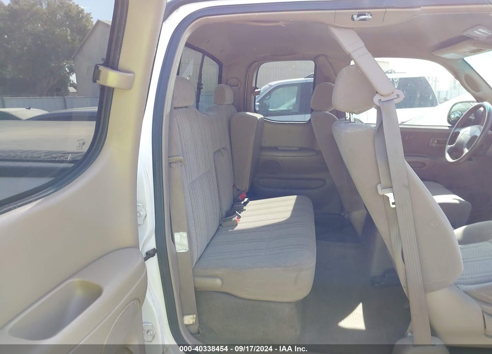 2000 TOYOTA TUNDRA SR5 V8 VIN: 5TBBT4411YS066777