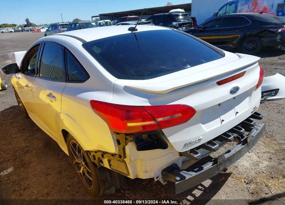 2015 FORD FOCUS SE VIN: 1FADP3F23FL262129