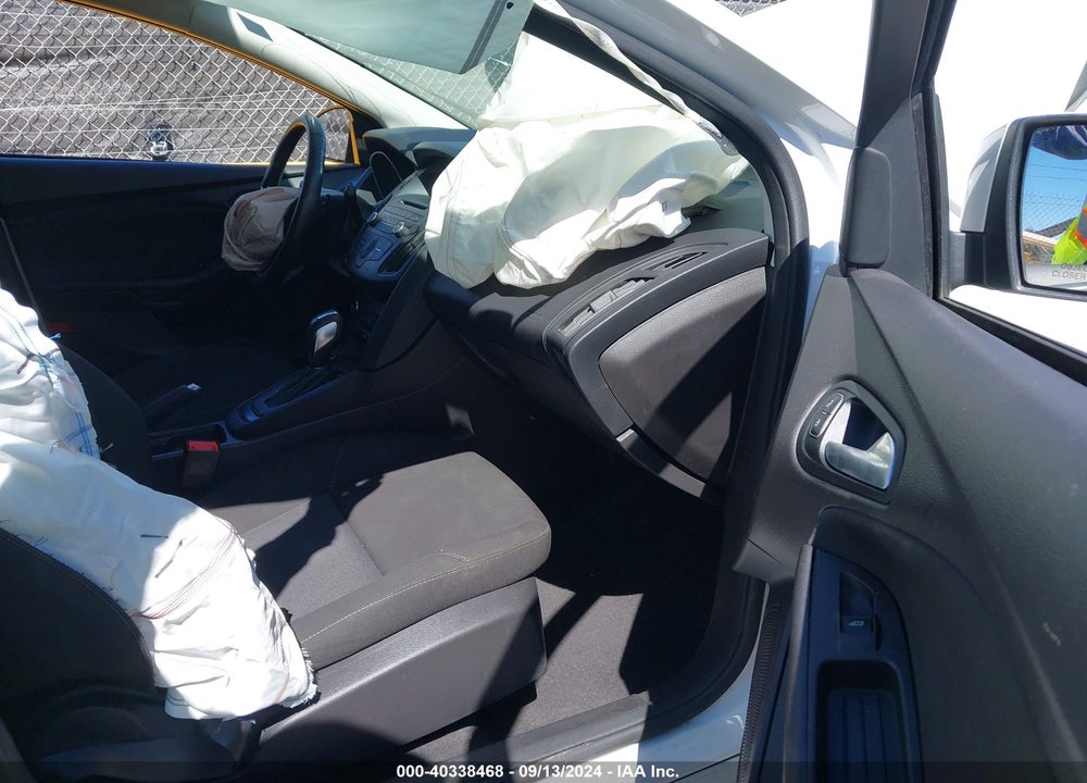 2015 FORD FOCUS SE VIN: 1FADP3F23FL262129