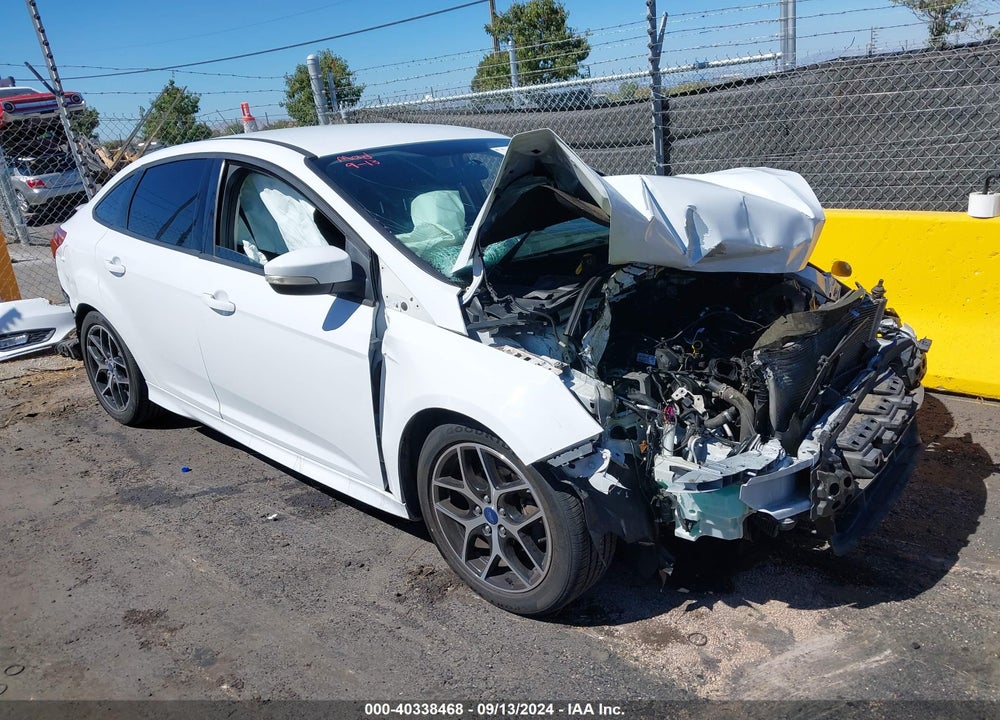 2015 FORD FOCUS SE VIN: 1FADP3F23FL262129