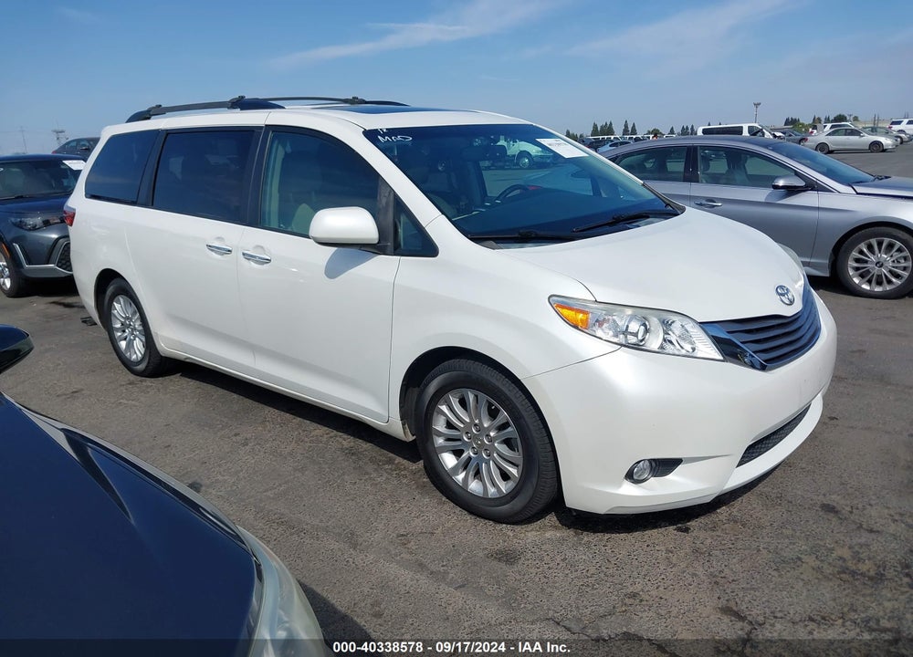 2015 TOYOTA SIENNA XLE 8 PASSENGER VIN: 5TDYK3DC0FS576003