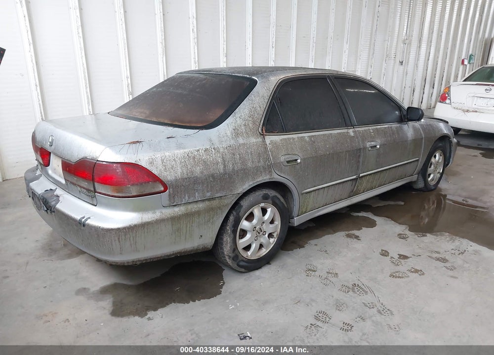 2001 HONDA ACCORD 2.3 EX VIN: 1HGCG66811A125708