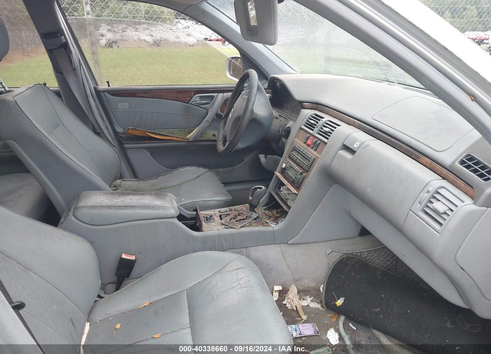 2001 MERCEDES-BENZ E 320 VIN: WDBJF65J51B337338