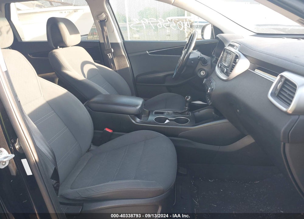 2016 KIA SORENTO 2.4L LX VIN: 5XYPGDA31GG146230
