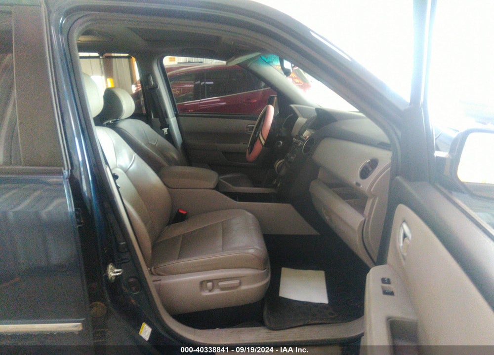 2012 HONDA PILOT TOURING VIN: 5FNYF4H93CB031437