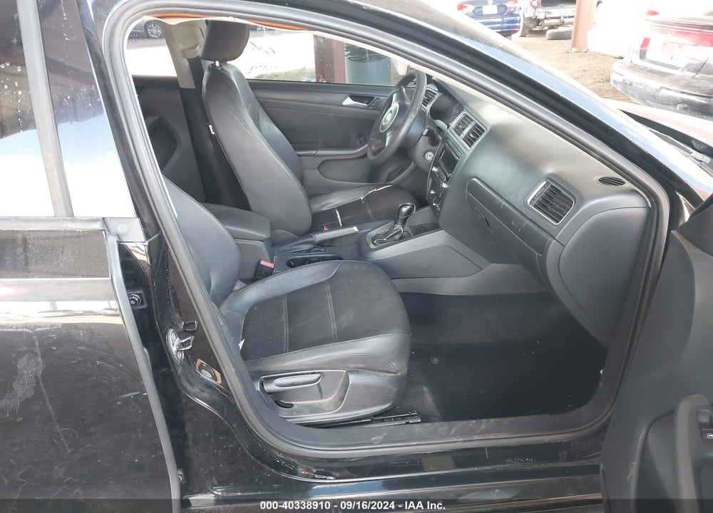 2012 VOLKSWAGEN JETTA 2.5L SE VIN: 3VWDP7AJ7CM307211
