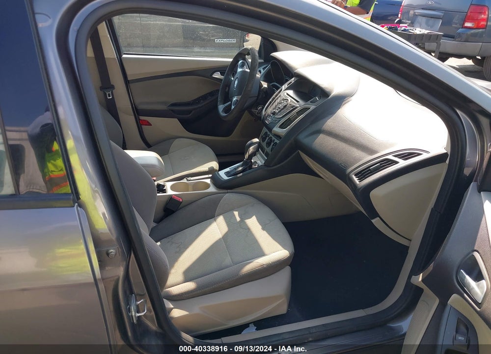 2014 FORD FOCUS SE VIN: 1FADP3F22EL230979