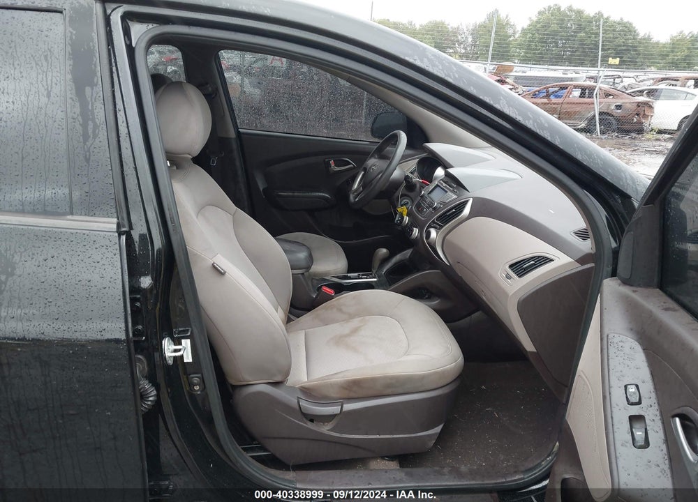 2010 HYUNDAI TUCSON GLS VIN: KM8JT3AC1AU063877
