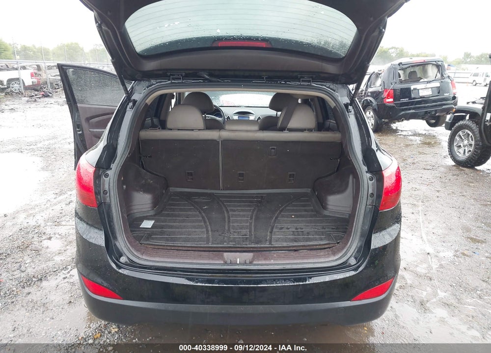 2010 HYUNDAI TUCSON GLS VIN: KM8JT3AC1AU063877